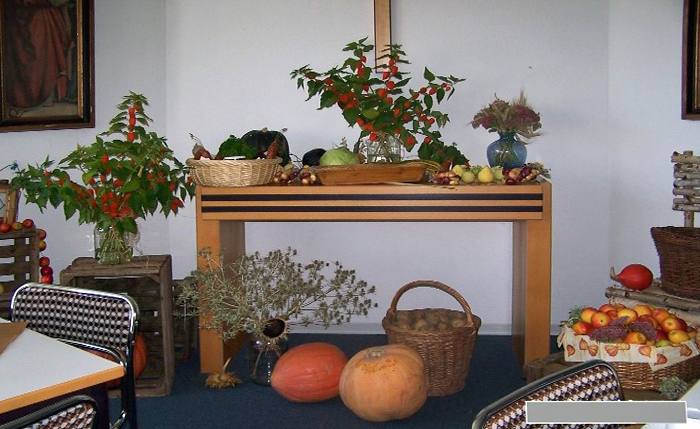 erntegaben am altar